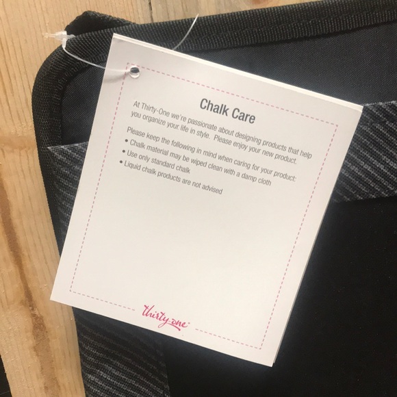 Thirty-one snap pockets - Picture 2 of 3